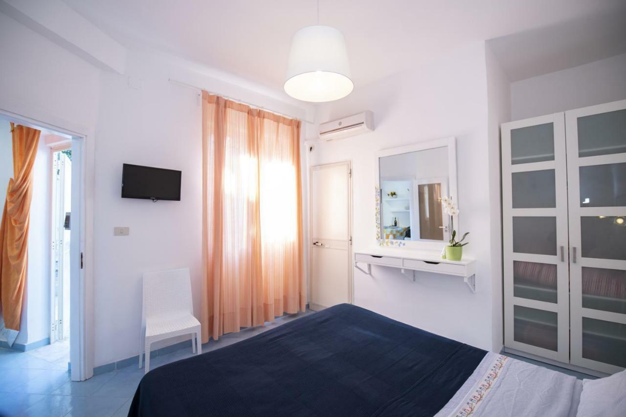 Le Querce Villa โปรชิดา ภายนอก รูปภาพ